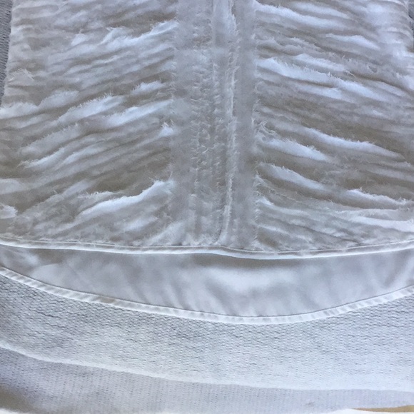 Chelsea28 ivory textured tank. - Picture 3 of 6
